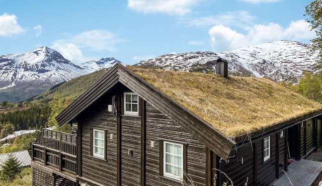 Amazing home in Stranda with jacuzzi