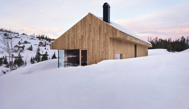 Architect-designed cabin with Lake Mylla views in Jevnaker