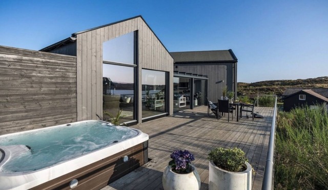 ARCHITECTER-DESIGNED CABINET V/LARGE SEA WITH OUTDOOR JACUZZI in Steinsland