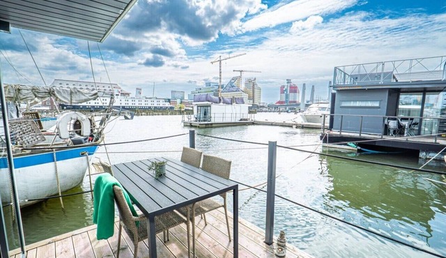 At Sea Houseboat w/Rooftop | Heart of Gothenburg