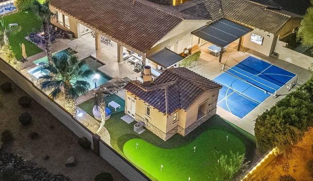 Azul: Pool, Spa, Fire Pit and Pickle Ball Court!