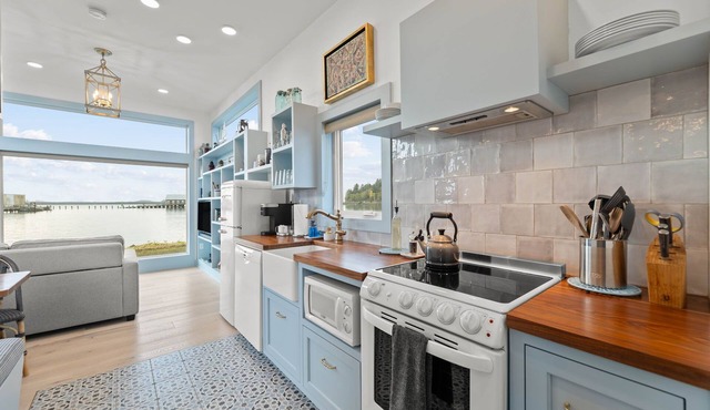 Bayfront Tiny Home - Tillamook Bay/Garibaldi in Garibaldi