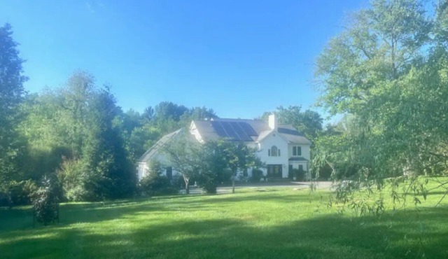 Beautiful 2BR Walkout Fenced & Gated Villa, 5 Onsite parking, 2+acres