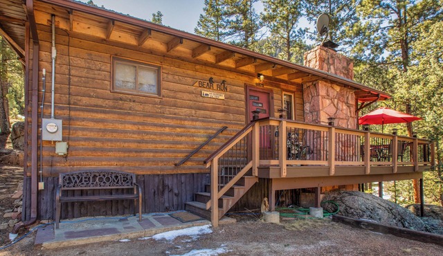 Beautiful deck, listen to the creek in Green Mountain Falls