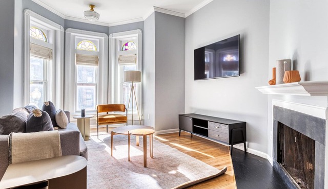 Beautiful Dupont 2BR w/Patio & W/D, steps to nightlife, by Blueground