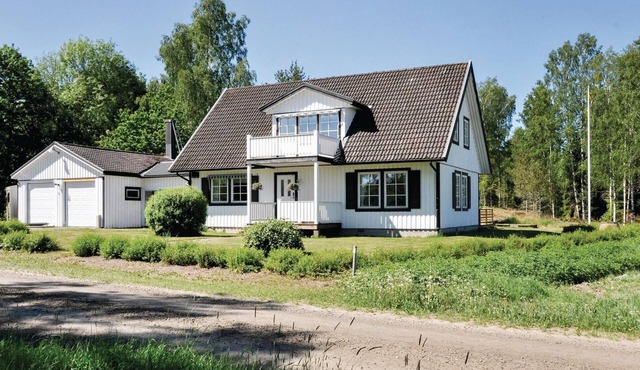 Beautiful home in Säffle with kitchen in Säffle