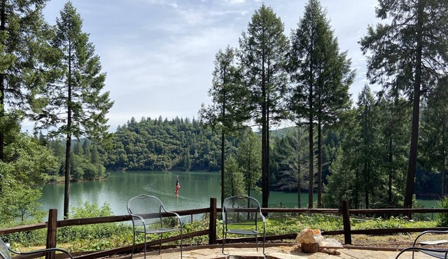 Beautiful Rollins Lake Inn - Studio Cabin #3 in Grass Valley