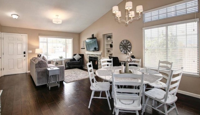 Beautiful Updated Home, Near Sacramento & Roseville in Antelope