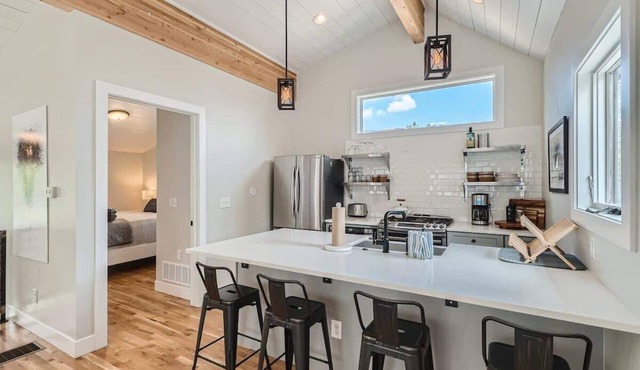 Berkeley Hidden Gem 1BR, Full Kitchen w Patio in Denver