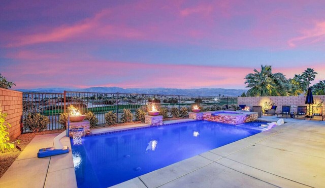 BIRDSEYE VIEW/5BR/3BA/POOL/GAME ROOM