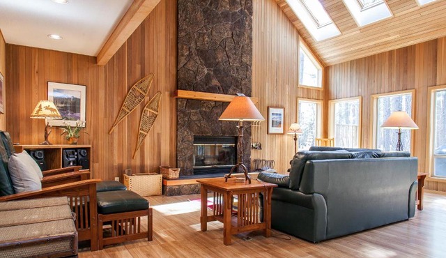 Black Butte Ranch: NW Contemporary in Sisters