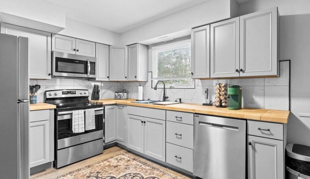 Boho Chic Work Escape - 2-Bedroom, Close to Burlington/Airport in South Burlington