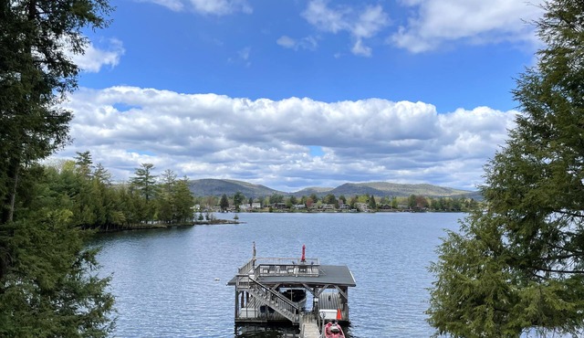 Breathtaking Log Cabin Directly on Lake George 5bd in Kattskill Bay