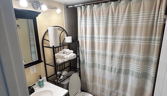 Bring the Entire family to Cozy a 2-bedroom Basement in marvelous Washington D.C