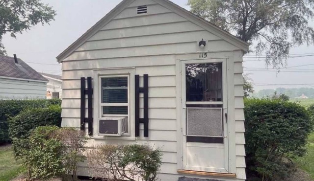 Cabin #117 A tranquil 1 bedroom with AC and WiFi in Huron