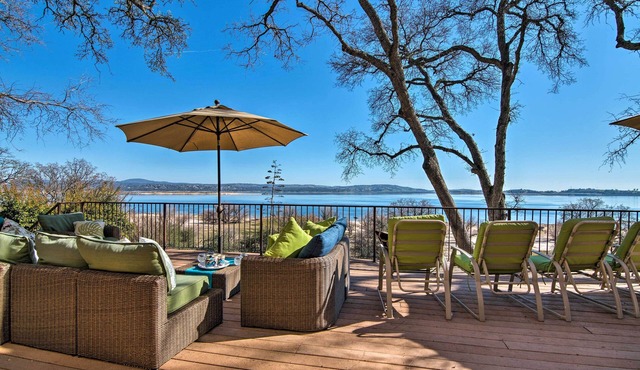 'Casa d'Amore': Extravagant Lakefront Villa! in Granite Bay