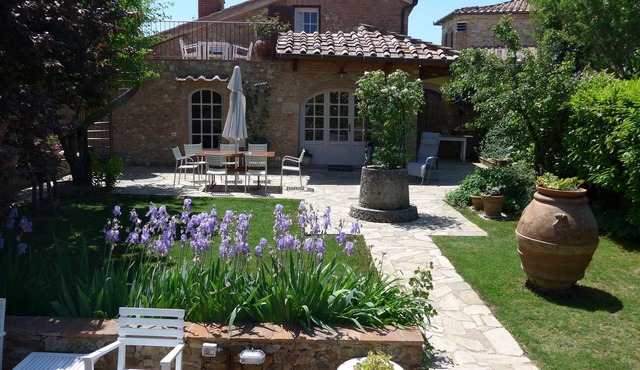 "Casa di Leo" Bright And Romantic House Surrounded by Medieval Walls and Pool in Belforte