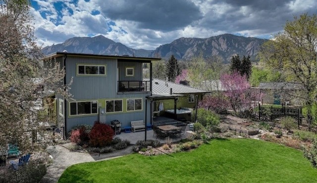 Central Boulder, Modern Comfort Close to CU, Chautauqua, and Pearl Street in Boulder