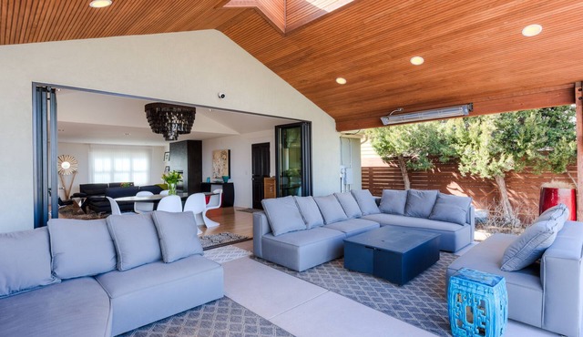 Central Boulder/Outdoor "Living Room" w/mountain views/walk downtown in Boulder
