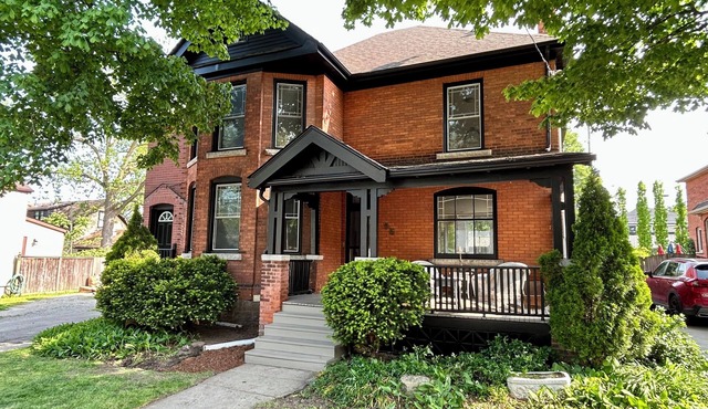Charming 2-bedroom heritage house in the heart of village of Dundas in Hamilton in Hamilton