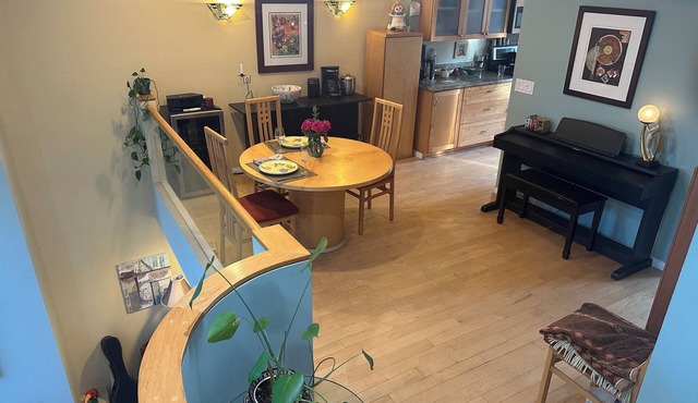 Charming 2-bedroom 3-story townhome 18 blocks from ocean in popular Santa Monica in Santa Monica