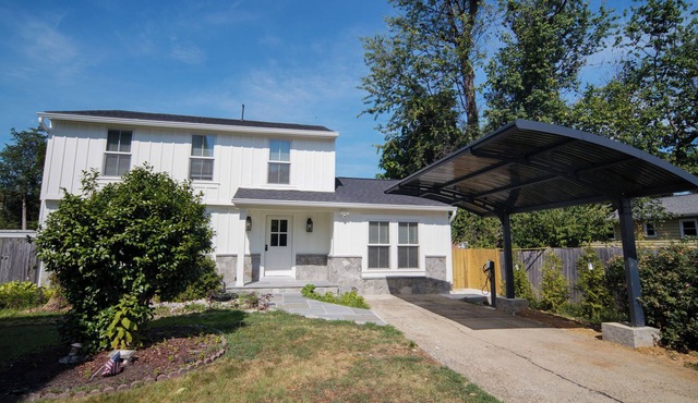 Charming Arlington home. in Arlington