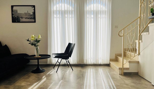 Charming Kosher Duplex with Balcony, City Center, next to Machane Yehuda Market!