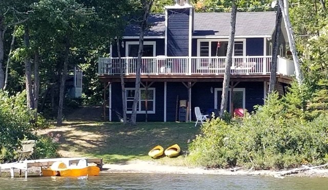 Charming Lakefront Cottage for Families & Nature Lovers in Duclos