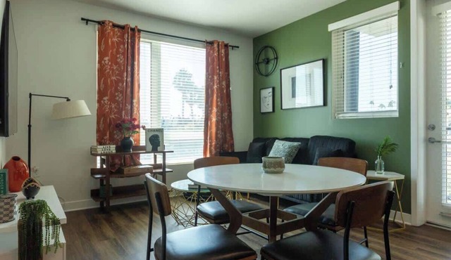 Charming, Peaceful Apartment Retreat in Griffith in Glendale