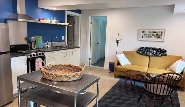 Charming, private, 1 br apartment close to Burlington and Middlebury. in Charlotte