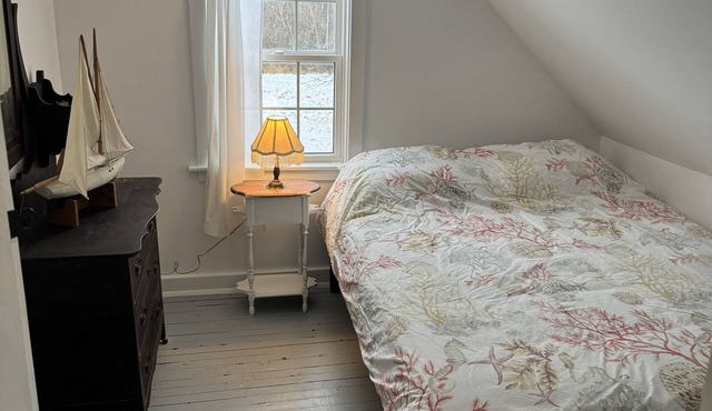Charming rustic retreat with Bay of Fundy Views, escape to our serene haven. in Hampton