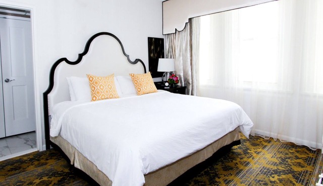 Charming Suites Perfect for Romantic Getaways, Steps from Dupont Circle in Washington