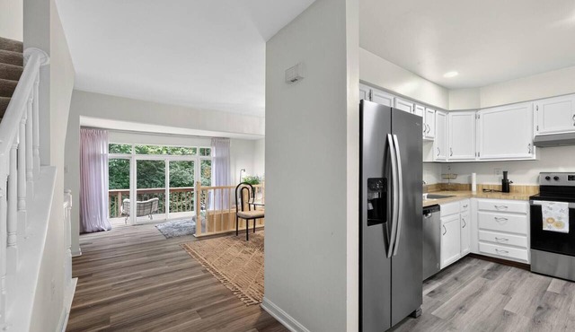 Charming Townhome Near Metro & Parks in Silver Spring