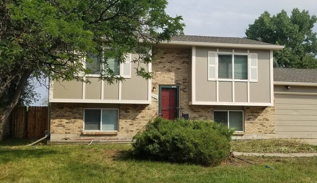 Cheerful 4 bed home with large yard and patio near parksnear