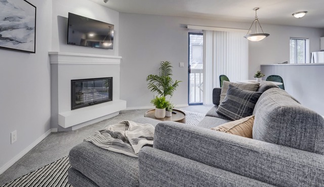 Chic 2 Bdrm Condo Combo w/ Community Pool & Gym!