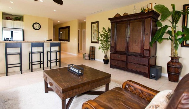 Classy artsy ocean-view unit near pool at Pacifico in Coco sleeps 6 in Coco