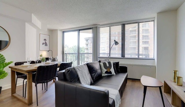 Comfortable Apt – Steps from Pentagon City & Metro in Arlington
