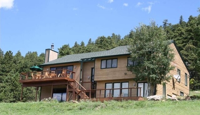 Contemporary Mtn. Home near Red Rocks and Denver with Gourmet Kitchen