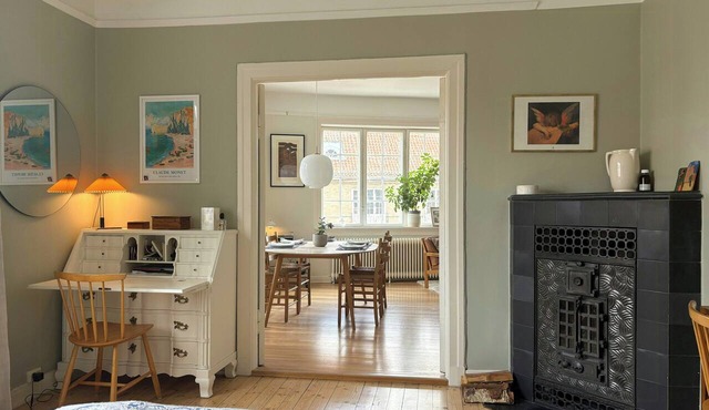 Corner flat in a historic 1920s building