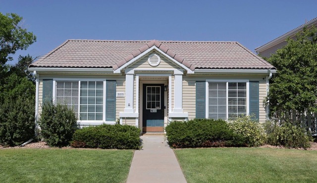Cozy 3BD, 1.5 Bath Bungalow with Pergola Near Denver Airport in Denver