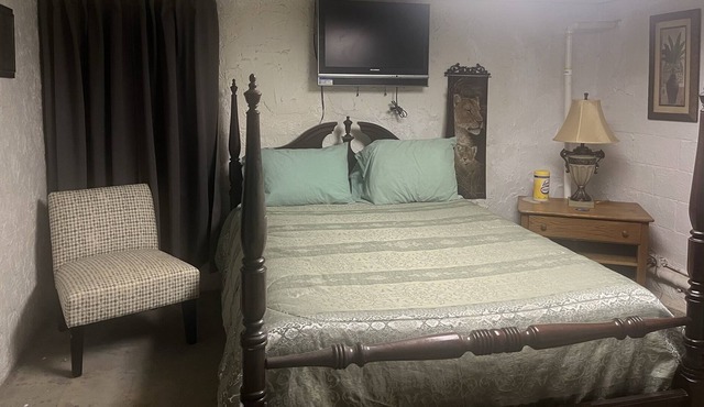 Cozy Basement Studio w/Amenities in Clinton