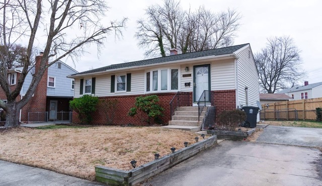 Cozy Eclectic Lanham Suite - Close to DC!