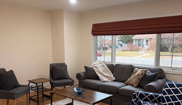 Cozy Expanded Rambler in Bethesda - Nature Retreat in Bethesda
