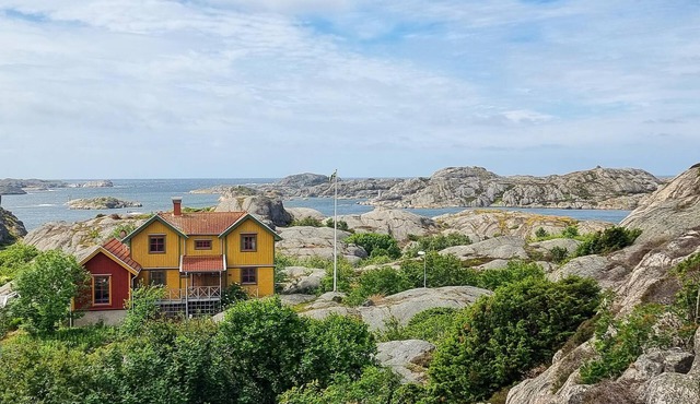 Cozy home in Tjörn with sauna