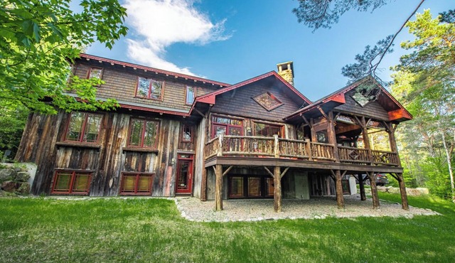 Cozy & Luxurious Adirondack Home to create many Lake Placid memories!