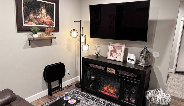 Cozy studio located near Marina, hiking trails & downtown Sequim. Pet friendly. in Sequim