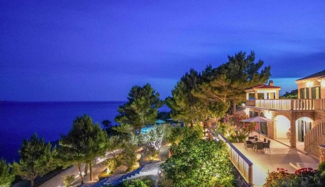 Dazzling Beachfront Villa - Villa Aria - 6 Bedrooms - Private Heated Pool in Potomje