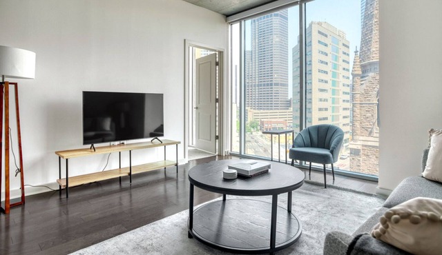 Deluxe Upper Downtown 2BR w/ Gym & Pool near 16th St Mall, by Blueground in Denver
