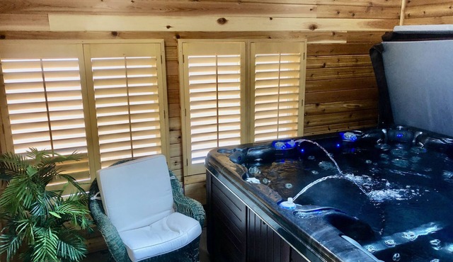 Denver Blue Bear Den: Private 3 Bedroom DTC Apartment & New Cedar Spa Room!
