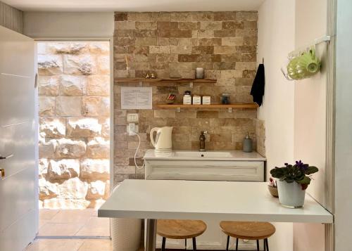 Designed Studio Apartment in Kefar Weradim
